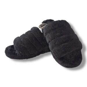 UGG  Cozy Sandals